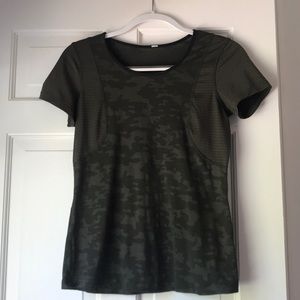 Lululemon camo swiftly tech short sleeve top